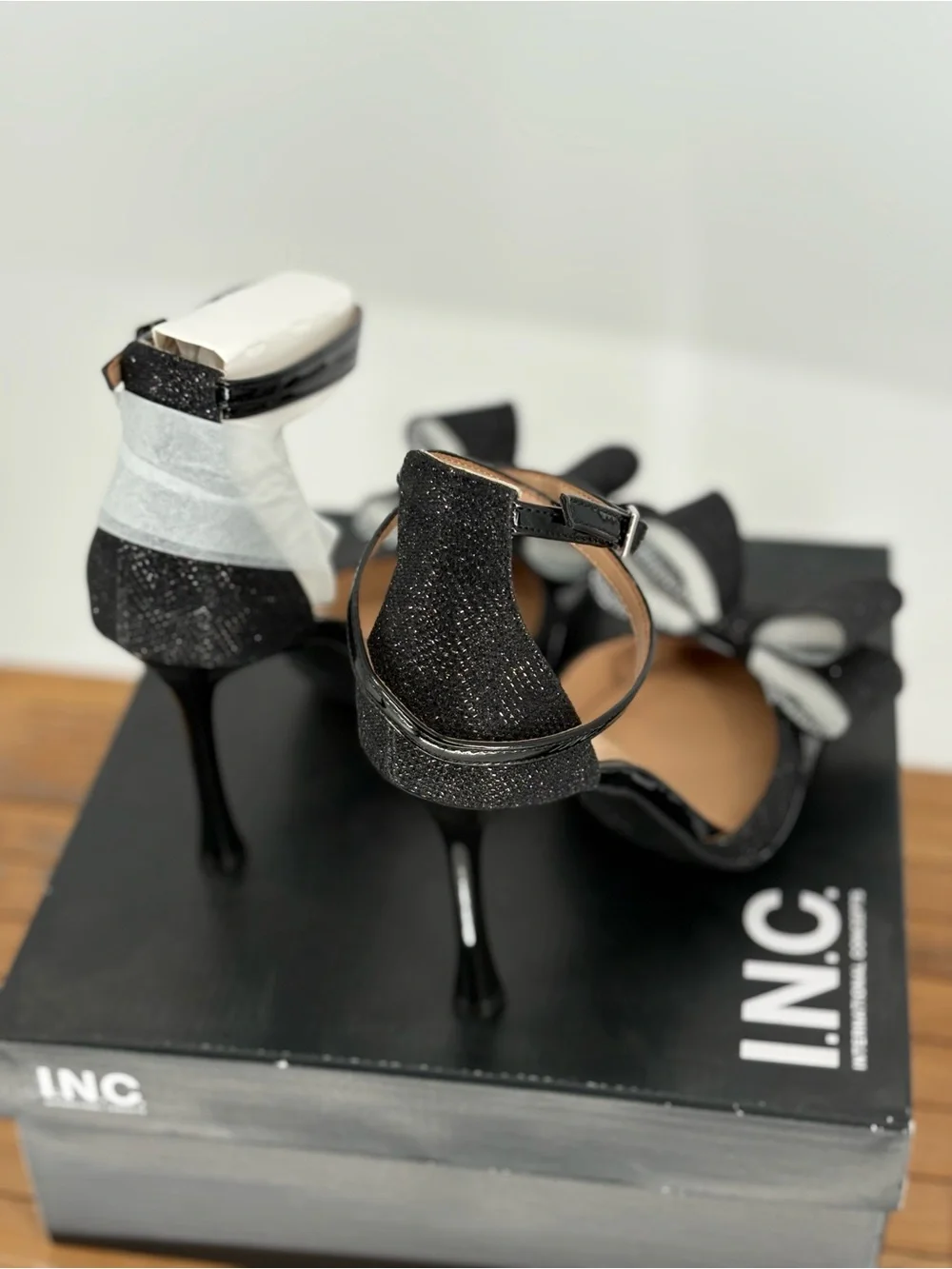 New INC International Concepts Women’s Black Bow Pointed-Toe Ankle-Strap Heels 7
